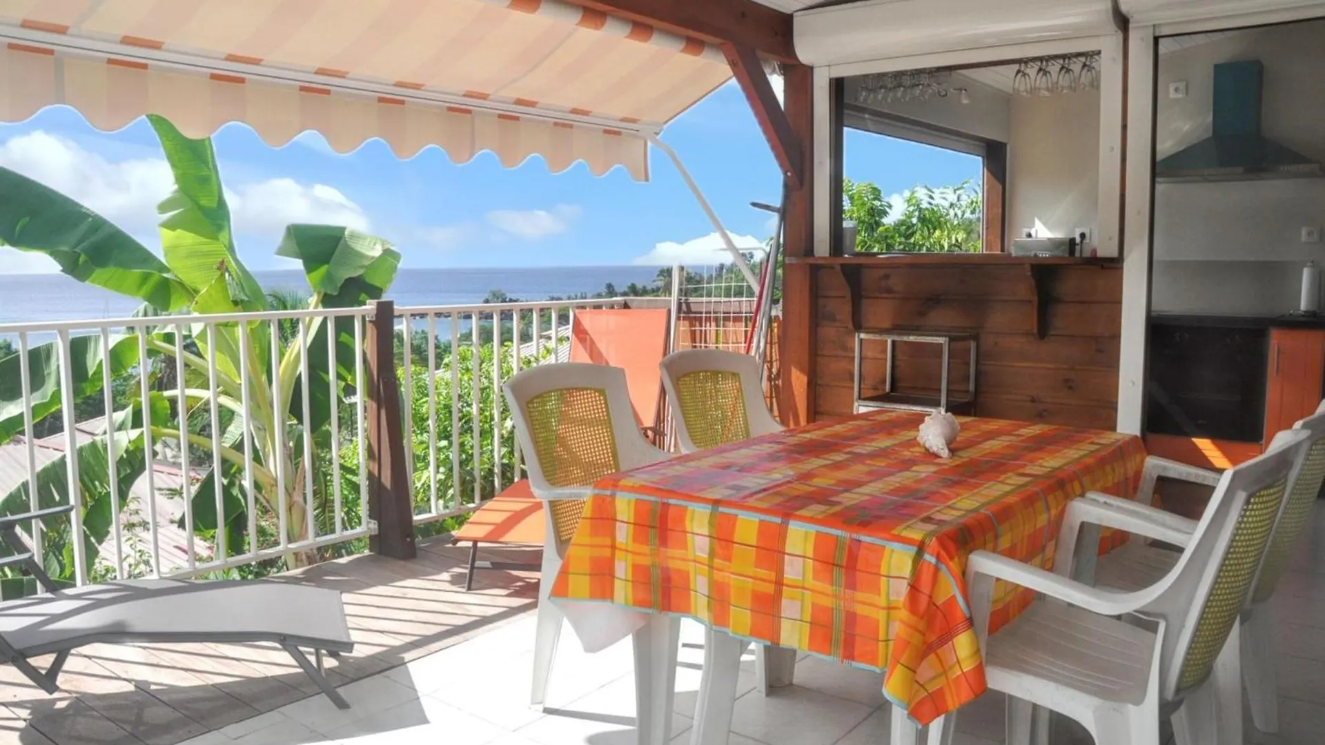 Kontakte von Bungalow Confortable A Bouillante Avec Vue Sur La Mer