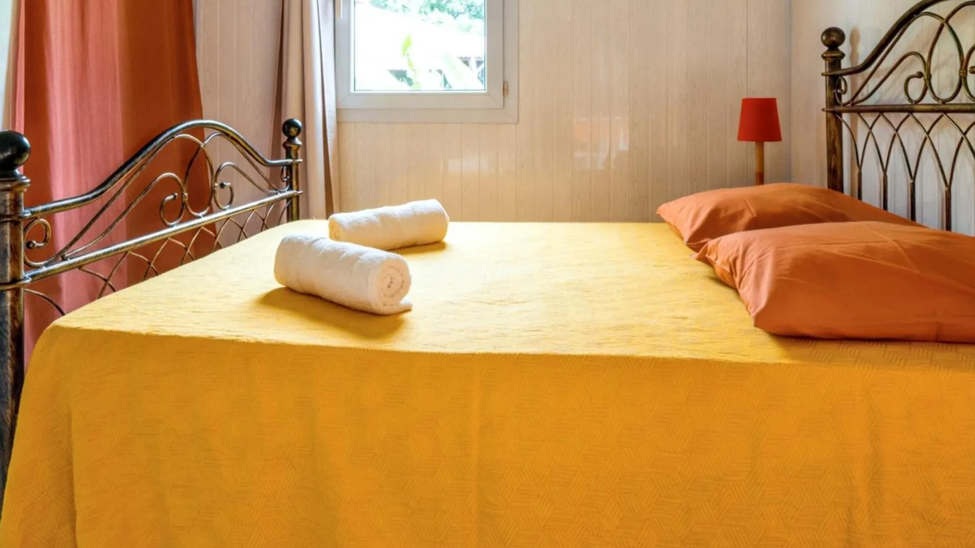 Bungalow Confortable A Bouillante Avec Vue Sur La Mer Ferienhaus