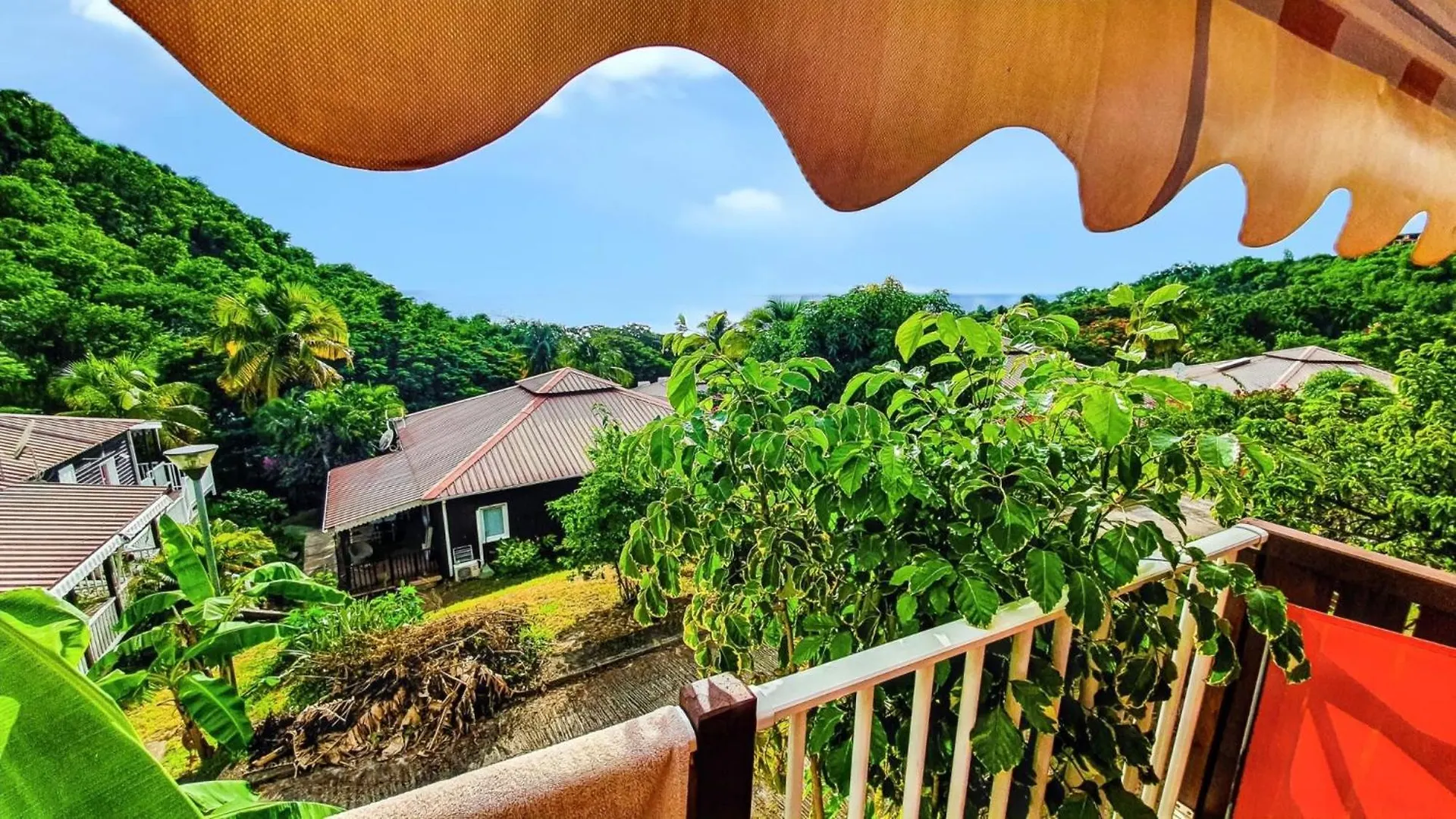 Bungalow Confortable A Bouillante Avec Vue Sur La Mer Ferienhaus