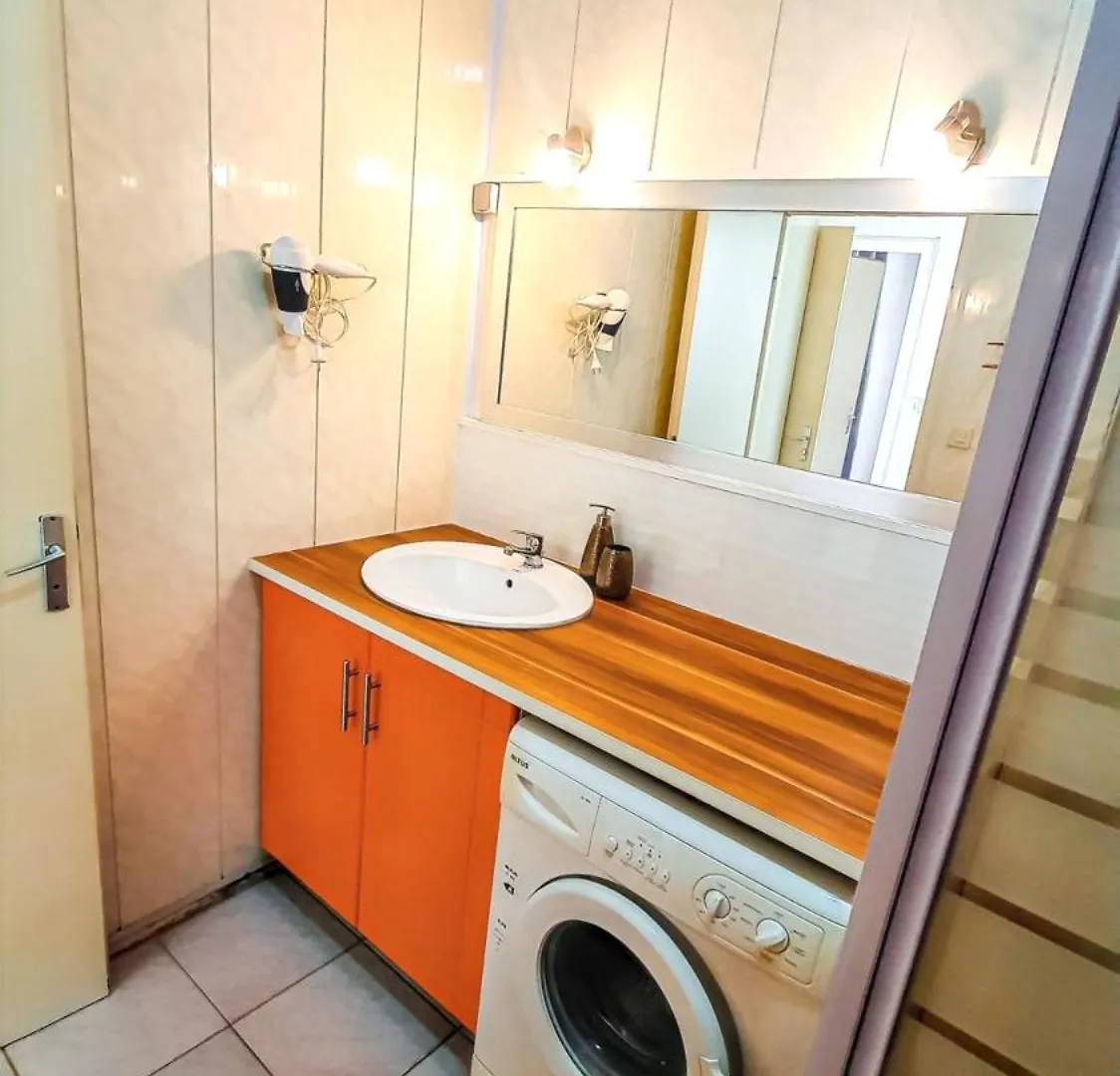 Hébergement de vacances Bungalow de 2 chambres a Bouillante a 100 m de la plage avec vue sur la mer jardin amenage et wifi Guadeloupe
