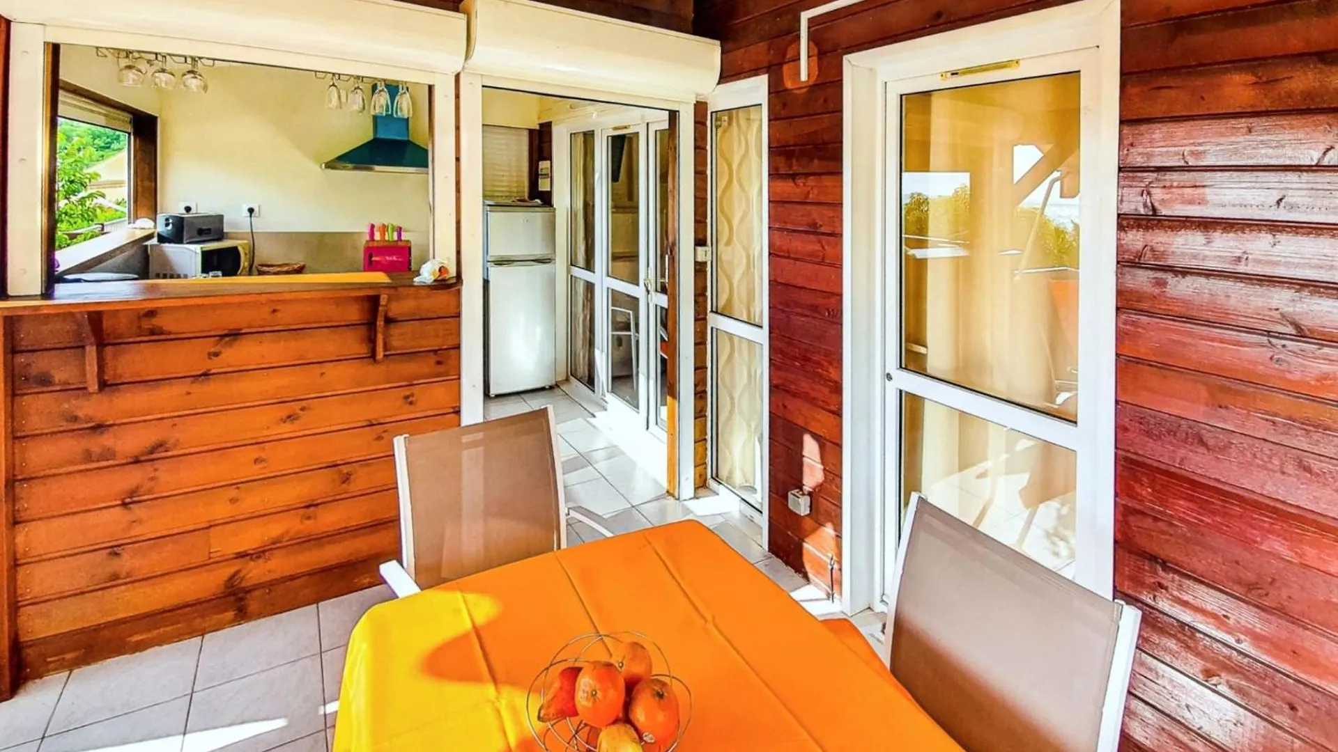 Hébergement de vacances Bungalow de 2 chambres a Bouillante a 100 m de la plage avec vue sur la mer jardin amenage et wifi Guadeloupe
